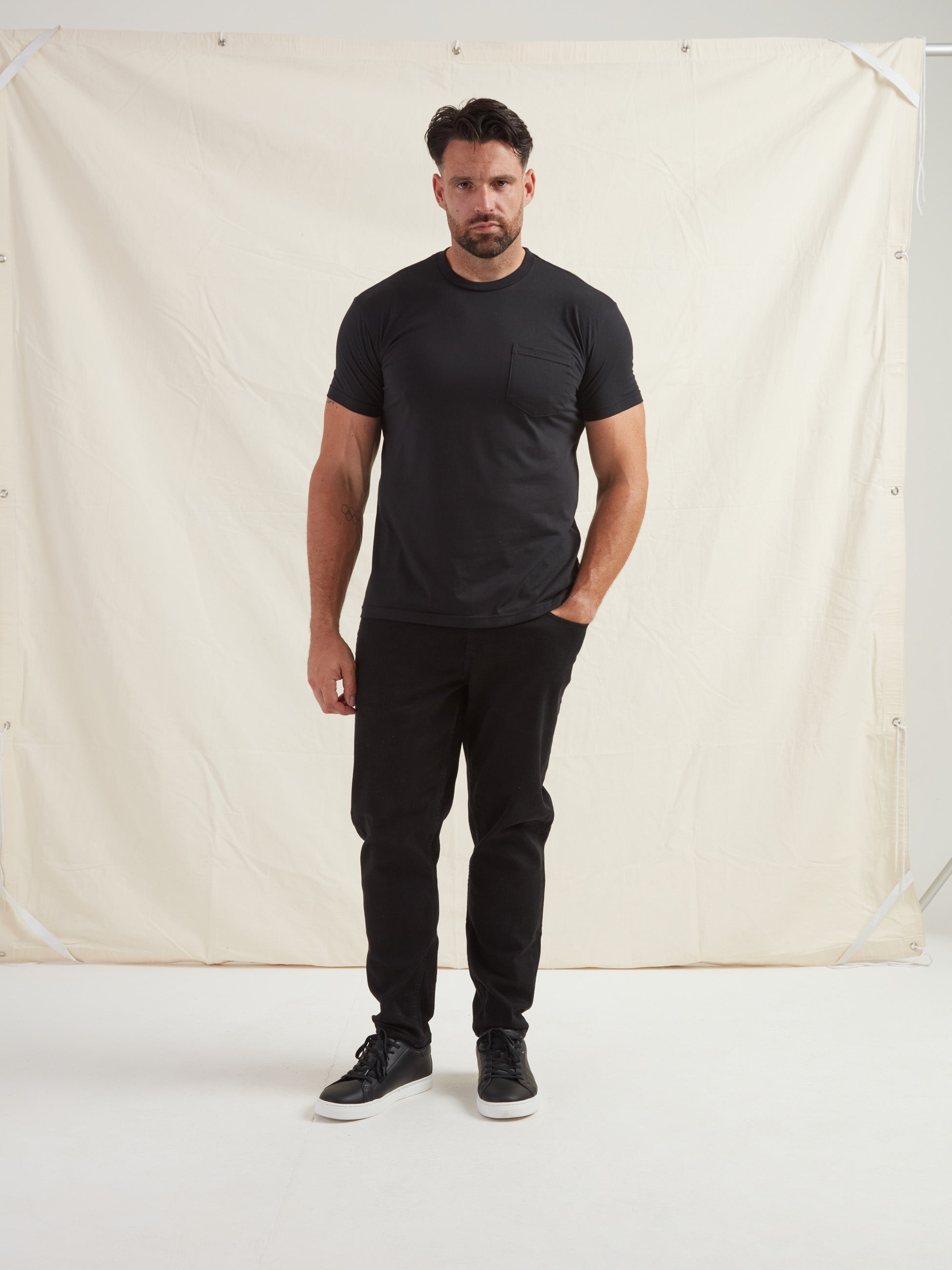 Load image into Gallery viewer, Black Pocket Crew Neck T-Shirt
