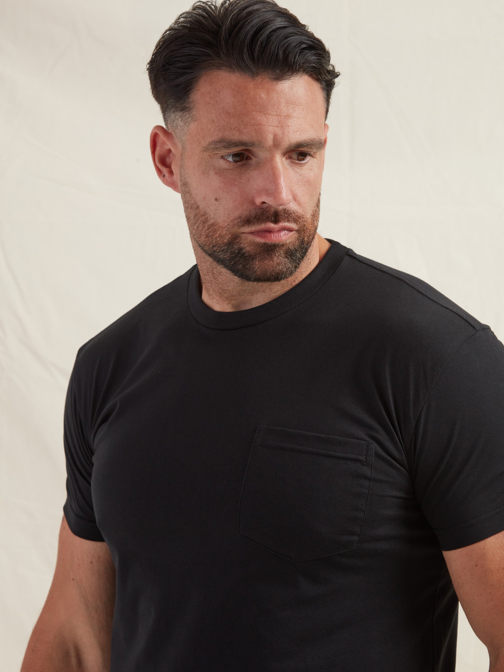 Load image into Gallery viewer, Black Pocket Crew Neck T-Shirt
